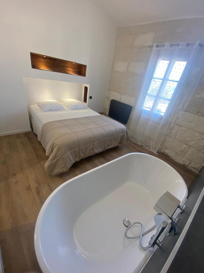 Loft Spacieux Au Coeur Des Remparts D'Айга-Мортас Екстериор снимка
