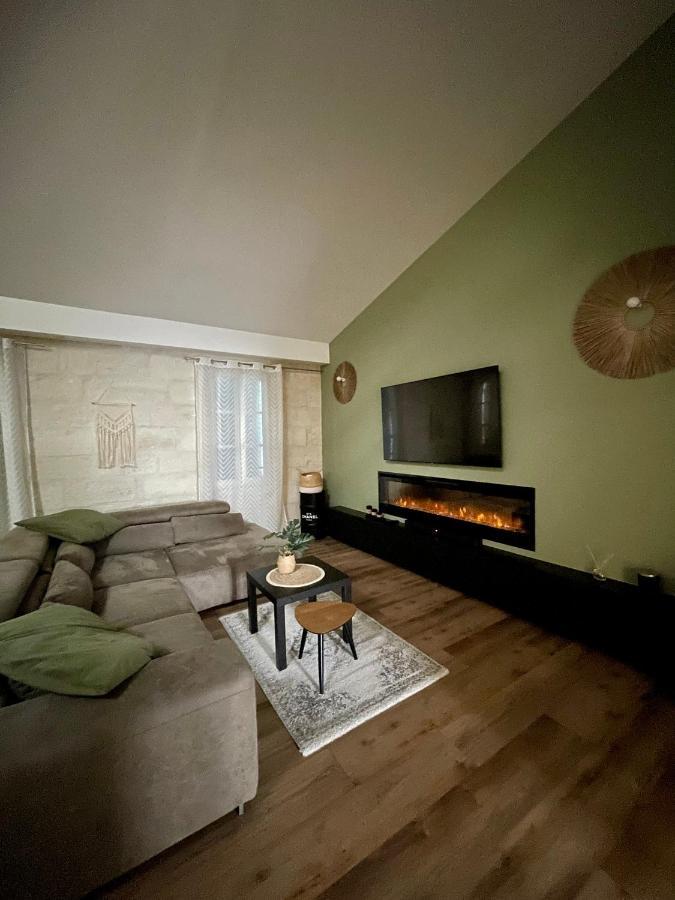 Loft Spacieux Au Coeur Des Remparts D'Айга-Мортас Екстериор снимка